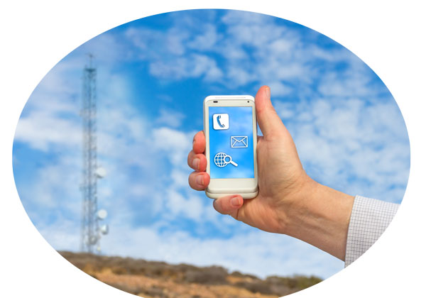 Handy mit Natelantenne im Hintergrund